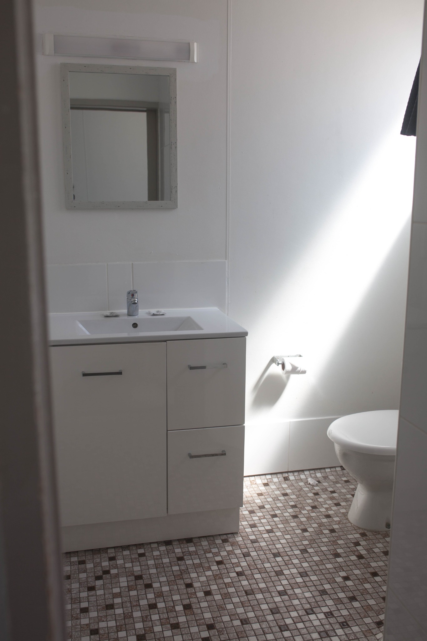 Ensuite vanity at Cairns City Motel