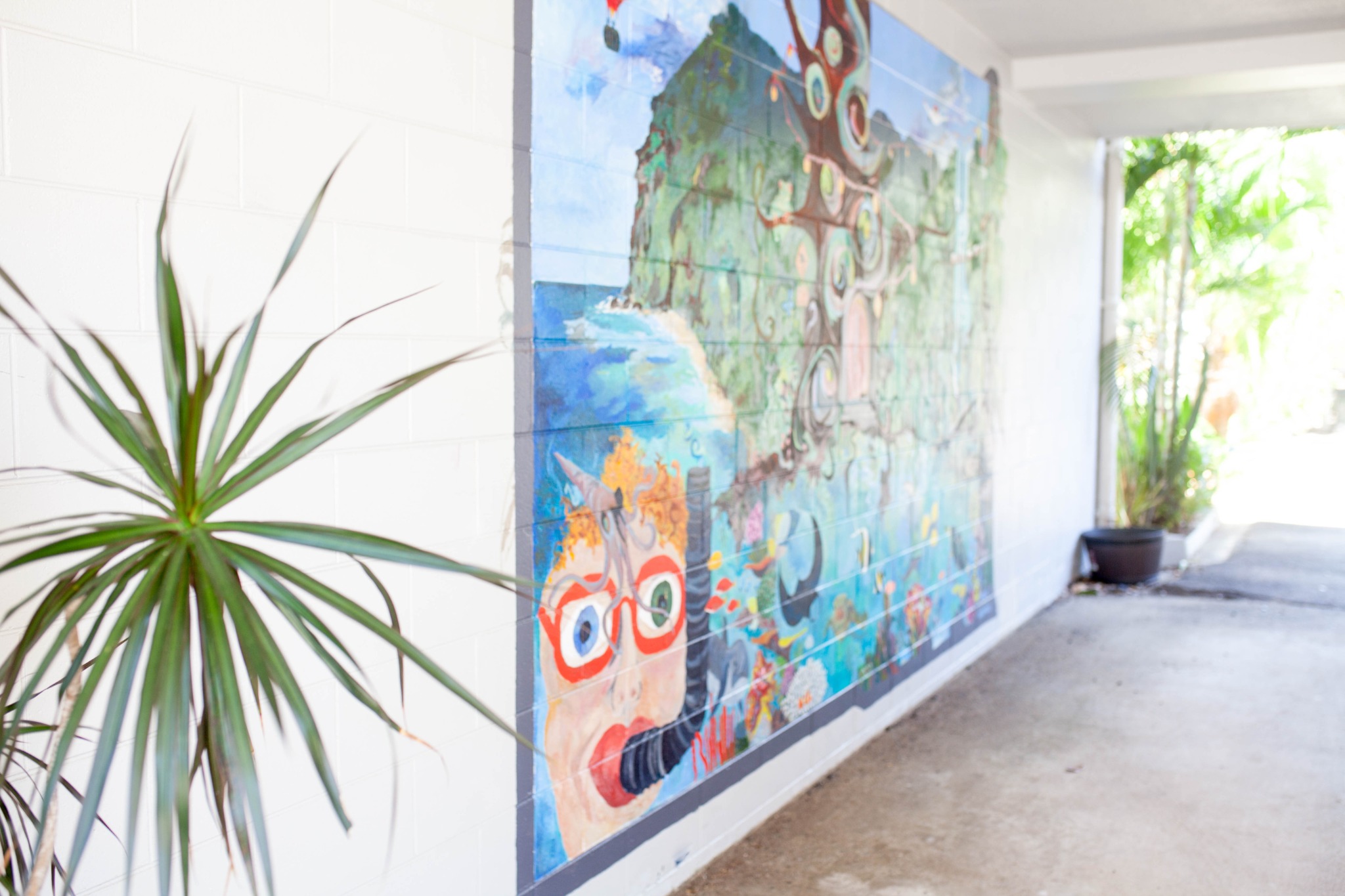 Colourful tropical mural at Cairns City Motel